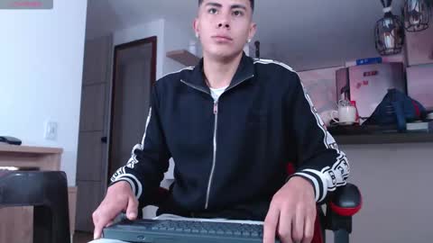 hot_twinks83 online show from October 18, 1:16 pm