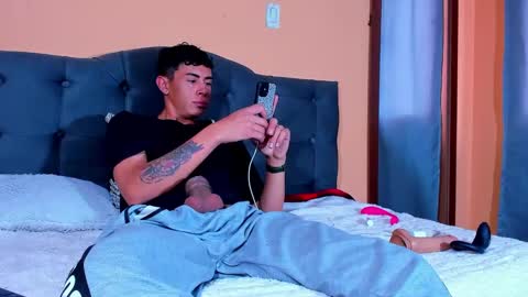 hot_twinks83 online show from January 29, 1:49 pm