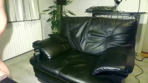 hotboy32891282 online show from June 3, 11:54 pm