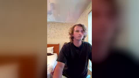 hotdogleblanc557 online show from August 2, 11:58 pm