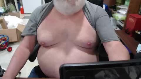 Snapshot of hotgrandpa594u chatting on October 27, 5:59 pm hotgrandpa594u online show from October 27, 5:59 pm