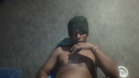 hotguyy001 online show from February 15, 3:50 pm