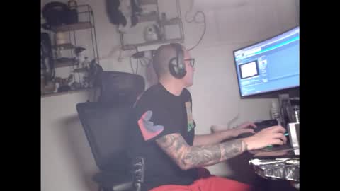 hotkinkytat online show from December 14, 5:25 am