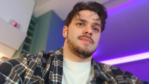 Snapshot of hotpolishsausage chatting on December 15, 2:19 am Jason online show from December 15, 2:19 am