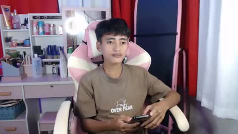 Edrian online show from March 19, 3:48 pm