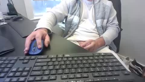 Snapshot of hoverday chatting on October 25, 1:13 pm hoverday online show from October 25, 1:13 pm