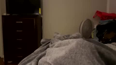 hugo242506 online show from December 9, 6:23 am