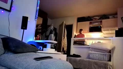 Hugo online show from January 2, 9:28 pm