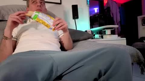 Hugo online show from March 4, 8:38 pm