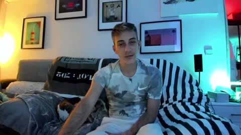 Hugo online show from December 2, 8:42 pm