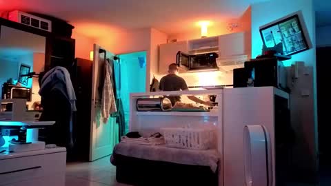 Hugo online show from January 6, 8:39 pm