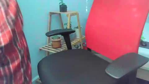 hungboytoy5555 online show from February 25, 9:05 pm