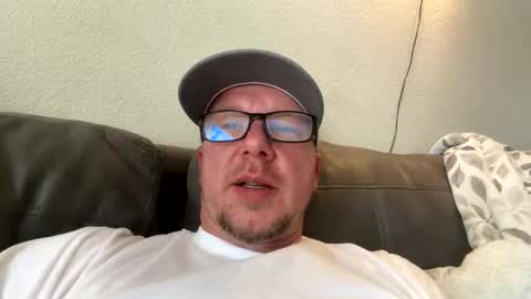 HuingsingleDad79 online show from May 13, 8:06 pm