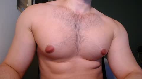 Snapshot of hunkyneighbor chatting on December 29, 5:10 am leo online show from December 29, 5:10 am