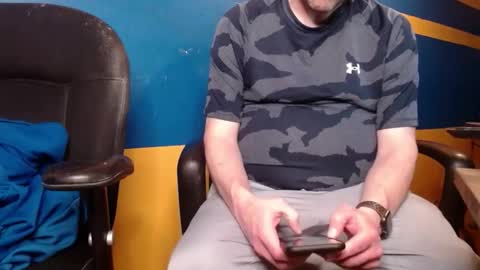 Huskyguy online show from February 2, 4:05 am