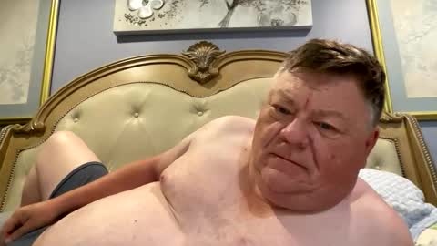 Snapshot of hypnotizing4u chatting on October 15, 1:19 pm hypnotizing4u online show from October 15, 1:19 pm