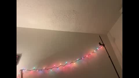 i o ro online show from December 8, 3:10 am