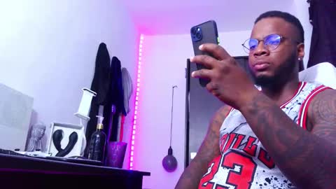 Mr H Independent model online show from September 12, 3:39 am