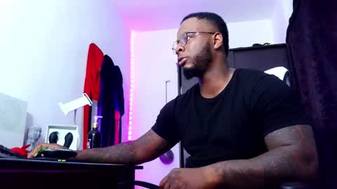 Mr H Independent model online show from September 15, 2:47 am