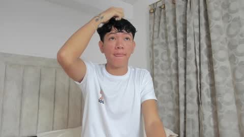 Juliiiiian online show from December 6, 10:49 am