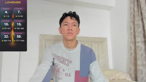 Juliiiiian online show from December 10, 11:00 am