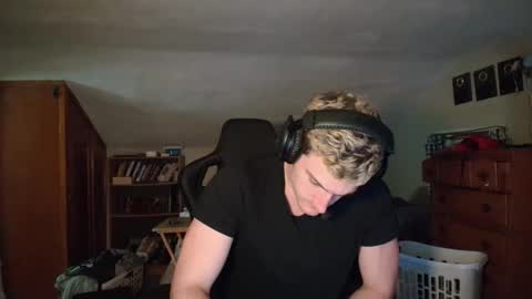 iamtommyparker online show from October 18, 4:17 am