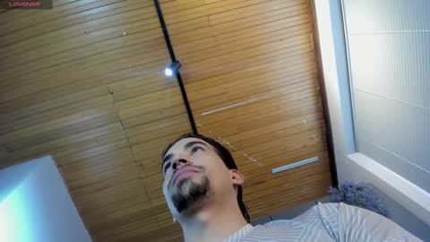 Ian Davis online show from February 24, 7:52 pm