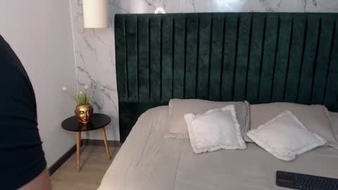 Ian Davis online show from January 12, 9:19 pm