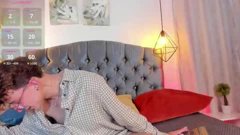 Snapshot of iangel_ chatting on October 22, 3:21 am ian  online show from October 22, 3:21 am