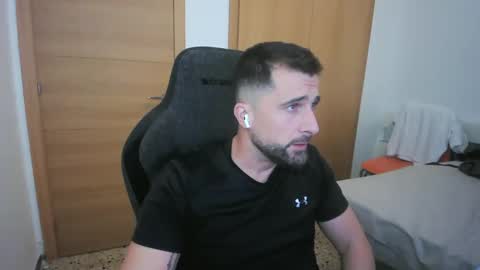 Snapshot of iberian_macho chatting on October 11, 9:35 am iberian_macho online show from October 11, 9:35 am