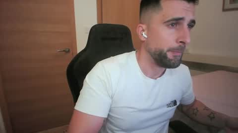 Snapshot of iberian_macho chatting on October 24, 4:09 pm iberian_macho online show from October 24, 4:09 pm