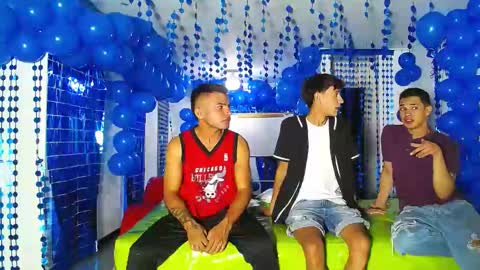 THOMAS AND DAMIAND online show from December 8, 6:28 pm