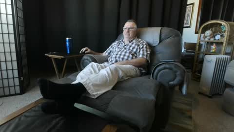 Snapshot of icihristopher chatting on October 7, 5:28 pm Christopher online show from October 7, 5:28 pm