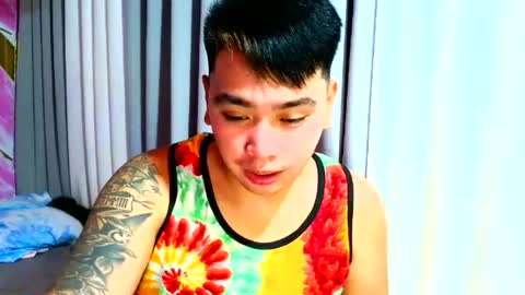 Snapshot of iconic_vince chatting on October 13, 1:50 pm iconic_vince online show from October 13, 1:50 pm