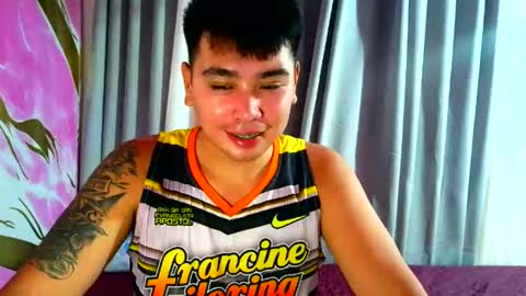 Snapshot of iconic_vince chatting on October 22, 12:20 pm iconic_vince online show from October 22, 12:20 pm