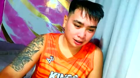 Snapshot of iconic_vince chatting on October 12, 1:16 pm iconic_vince online show from October 12, 1:16 pm