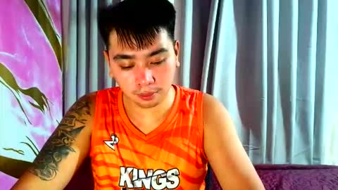 Snapshot of iconic_vince chatting on October 24, 12:18 pm iconic_vince online show from October 24, 12:18 pm
