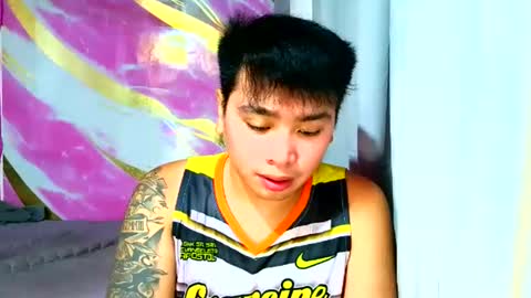 Snapshot of iconic_vince chatting on October 9, 3:39 pm iconic_vince online show from October 9, 3:39 pm