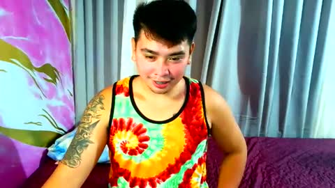 Snapshot of iconic_vince chatting on October 28, 1:46 pm iconic_vince online show from October 28, 1:46 pm