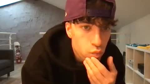 icyninesix online show from January 26, 3:58 pm