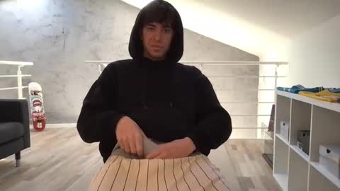 icyninesix online show from December 27, 2:44 pm