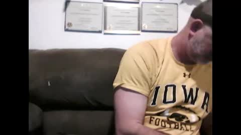 Snapshot of idkwhyidothis348732 chatting on February 14, 12:14 pm idkwhyidothis348732 online show from February 14, 12:14 pm