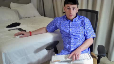 Snapshot of igetherwetter chatting on December 14, 2:23 am Amiri Roue online show from December 14, 2:23 am