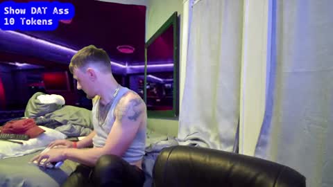 Snapshot of igetherwetter chatting on December 17, 5:18 am Amiri Roue online show from December 17, 5:18 am