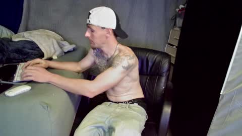 Snapshot of igetherwetter chatting on January 26, 6:28 am Amiri Roue online show from January 26, 6:28 am