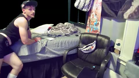 Snapshot of igetherwetter chatting on December 18, 8:31 am Amiri Roue online show from December 18, 8:31 am