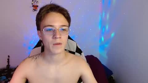 Snapshot of im_oliverpark chatting on March 11, 11:37 pm Oliver P online show from March 11, 11:37 pm