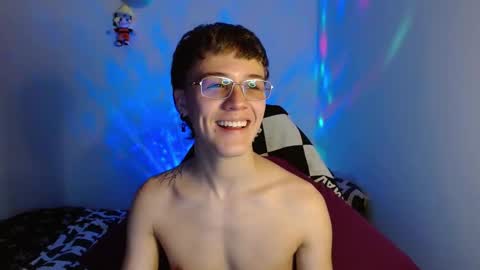 Snapshot of im_oliverpark chatting on March 4, 7:11 pm Oliver P online show from March 4, 7:11 pm