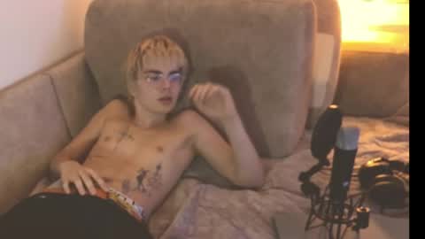 LEO online show from April 25, 8:17 pm