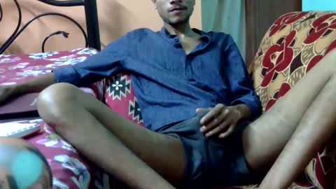 Snapshot of indian_bengali_boy chatting on October 25, 7:37 pm Suman Leo online show from October 25, 7:37 pm